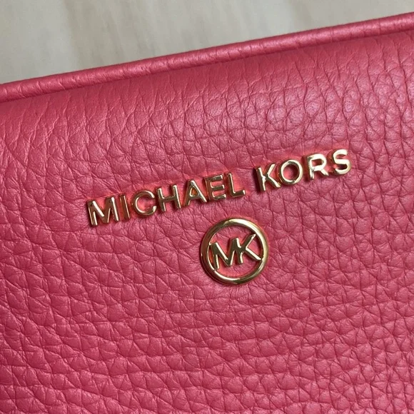 EUC Michael Kors Jet Set Charm Large Zip Travel Pouch, light berry sorbet
